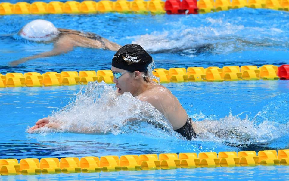 　女子１００ｍ平泳ぎの予選をトップで通過した青木玲緒樹（撮影・佐々木彰尚）