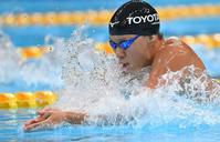 　男子２００ｍｍ平泳ぎ決勝で優勝した渡辺一平（撮影・西岡正）