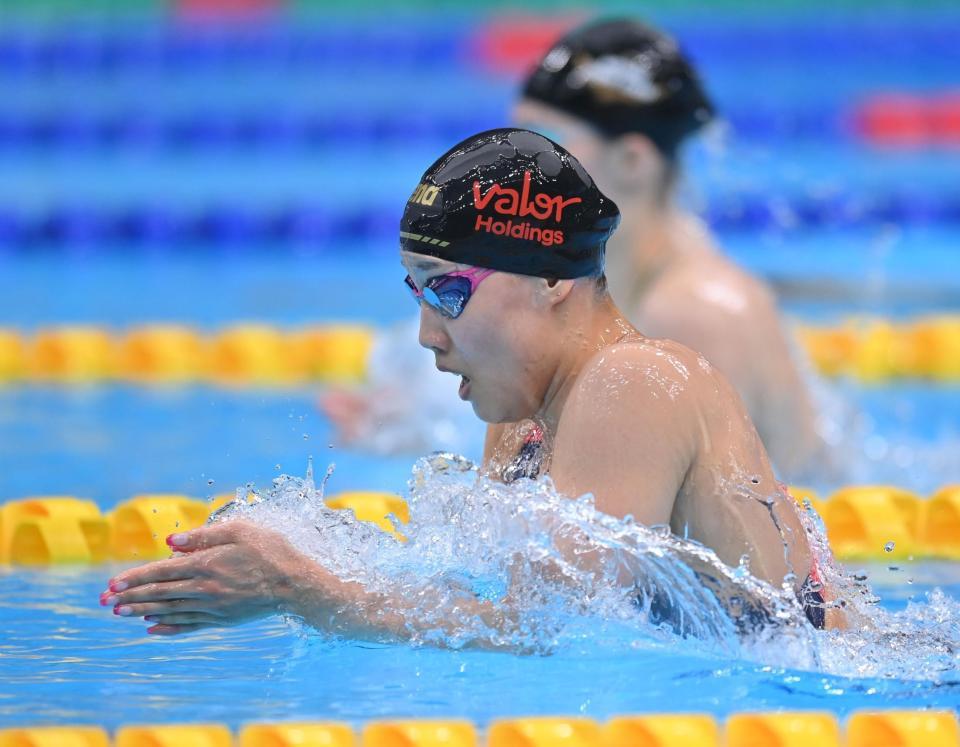 　女子２００ｍ平泳ぎ決勝で優勝した今井（撮影・西岡正）