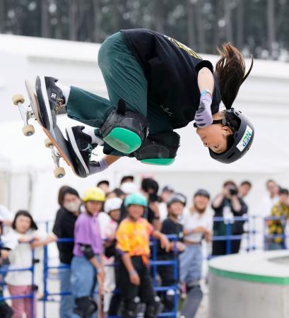 　女子パークで準決勝進出を決めた長谷川瑞穂＝ムラサキパークかさま