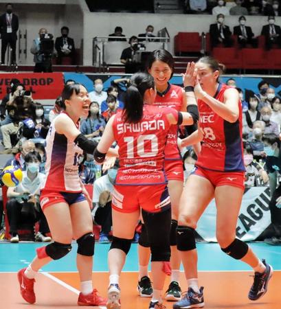 Ｖリーグ女子　ＮＥＣがレギュラーシーズン４位から下克上Ｖ　６季ぶり７度目　皇后杯と２冠