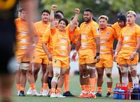 　東京ＳＧに勝利し、喜ぶ東京ベイフィフティーン