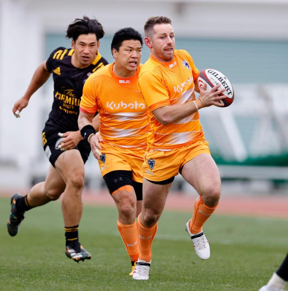 　後半、攻め込む東京ベイのフォーリー（右）と立川。左は東京ＳＧ・中村亮