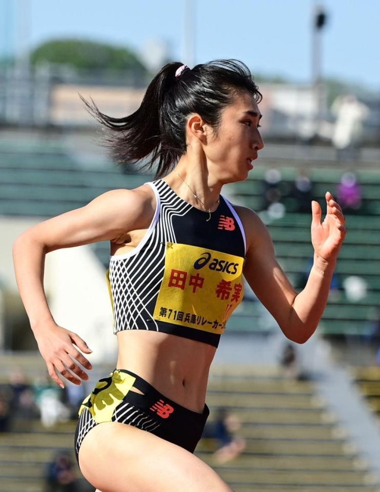 　グランプリ女子１５００メートルを制した田中希実