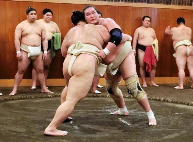 照ノ富士　両膝手術後初の出稽古　元大関２人と１１番で正代に５戦全勝、朝乃山に４勝２敗