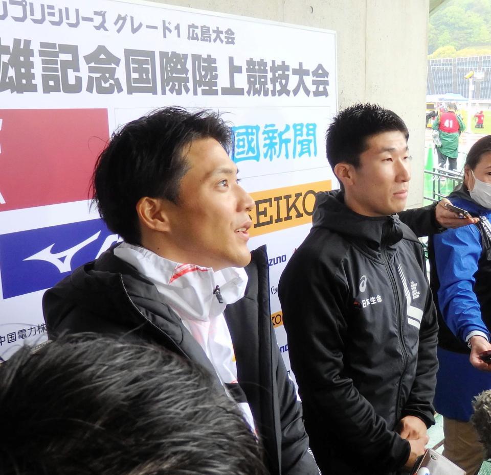 　予選を終え、取材に応じる（左から）山縣亮太、桐生祥秀