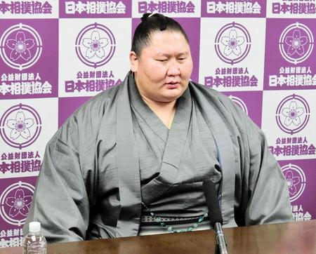 　引退会見に臨んだ元関脇逸ノ城