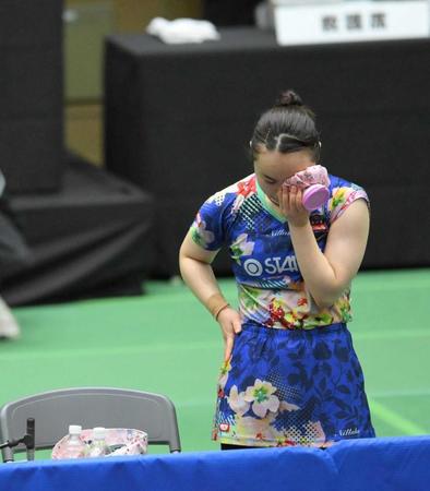 　第６セット終盤でタイムを取り、気持ちを落ち着かせる伊藤美誠