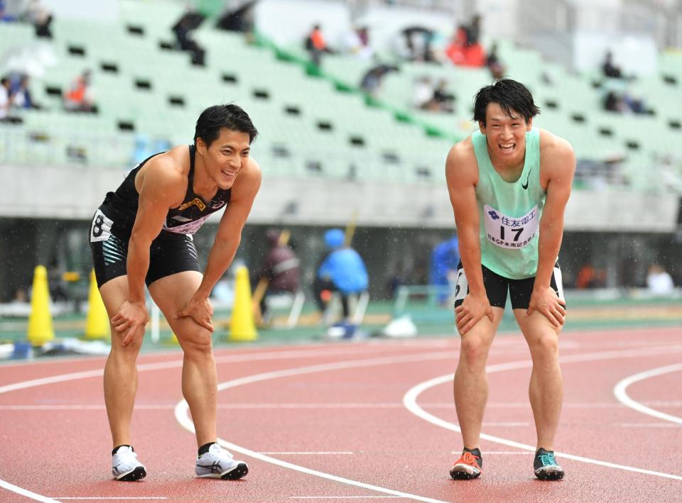 　２００メートル予選で２１秒５５の記録で終わった山縣亮太（左）＝撮影・中田匡峻