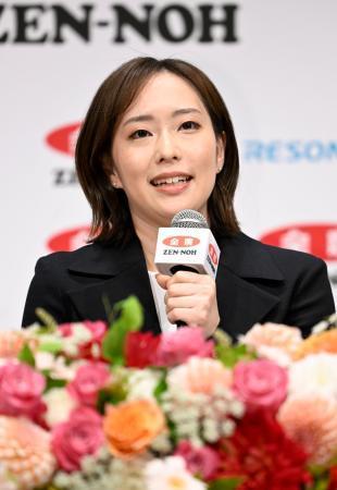 　引退記者会見をする卓球女子の石川佳純＝１８日午後、東京都内