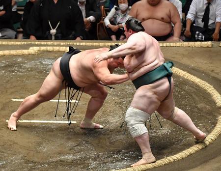 朝乃山が初日から５連勝　碧山を押し出し圧倒　９場所ぶり再入幕も順調勝ち星　体調も万全「ぐっすり眠れている」