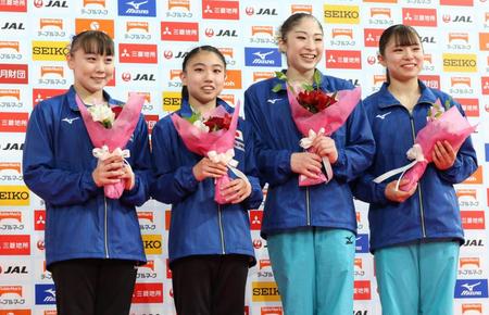 　世界選手権の代表に決まった（左から）優勝した宮田笙子、２位の岸里奈、３位の深沢こころ、４位の渡部葉月（撮影・吉澤敬太）