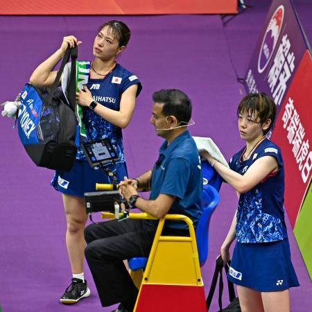 　準決勝で中国に敗れた女子ダブルスの福島由紀（左）、広田彩花組＝蘇州（共同）