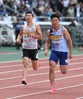 １００ｍ予選で失速する桐生祥秀。右は小池祐希＝日産スタジアム（撮影・金田祐二）