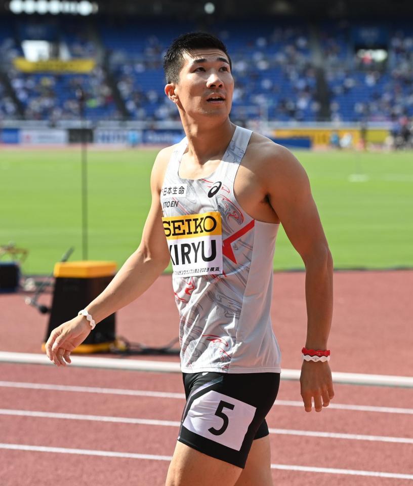 予選落ちにがっくりの桐生祥秀＝日産スタジアム（撮影・金田祐二）