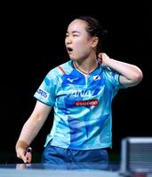 　女子シングルス準々決勝でポイントを奪われ、悔しがる伊藤美誠