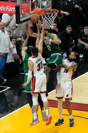 セルティックスが３勝目　米プロバスケＮＢＡ東決勝