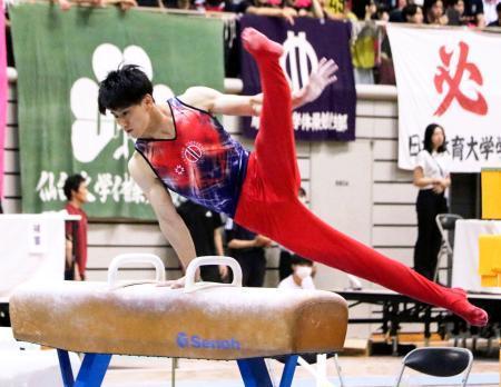 　体操の東日本学生選手権であん馬の演技をする橋本大輝＝熊谷スポーツ文化公園体育館