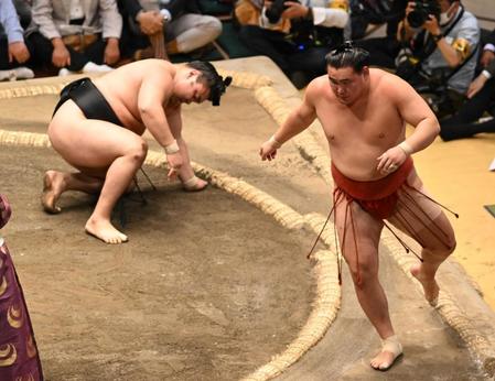 　霧馬山を下手投げで破った豊昇龍（撮影・金田祐二）