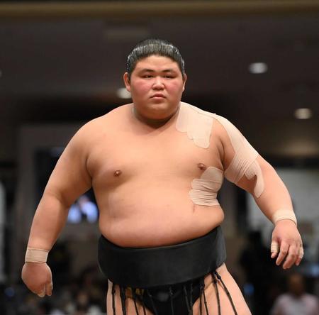 　「伯桜鵬」と新たに改名する落合