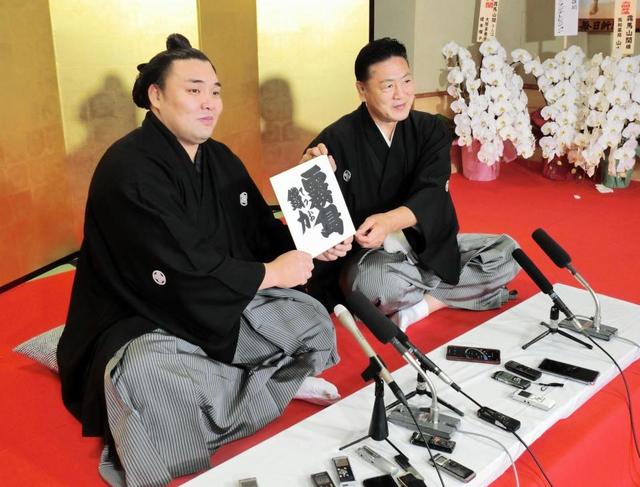 霧馬山の「霧島」改名に鶴竜親方「師匠がいるので。なかなかしこ名では呼べないかも」と苦笑い