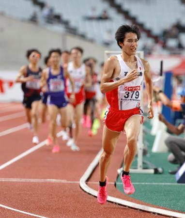 　男子５０００メートルで初優勝した塩尻和也＝ヤンマースタジアム長居