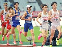 男子５０００メートル決勝を途中棄権した大迫傑（中央）＝撮影・中田匡峻