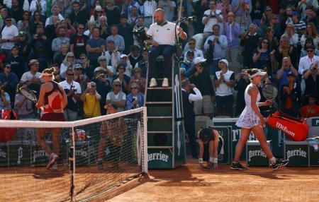 スビトリナ、勝利後の握手拒否　全仏テニス、ロシア選手と