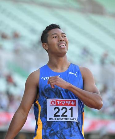 　男子１００メートル予選３組、１位でゴールしたサニブラウン・ハキーム（撮影・中田匡峻）