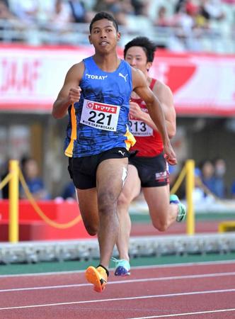 　男子１００メートル予選３組、１位でゴールしたサニブラウン（撮影・中田匡峻）