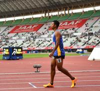 　男子１００メートル決勝、入場するサニブラウン・ハキーム（撮影・中田匡峻）