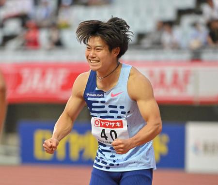 　男子１００メートルで優勝した坂井隆一郎（撮影・中田匡峻）
