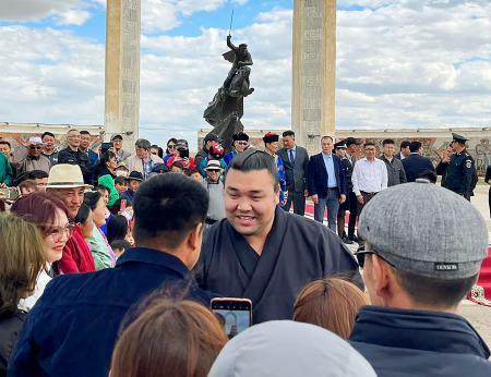 新大関霧島、４年ぶり故郷に凱旋　モンゴル・ドルノド歓迎
