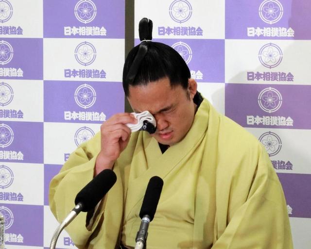 元石浦の間垣親方が引退会見で涙「入門した時の自分を考えたらよく