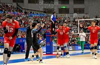 　ブルガリアにストレート勝ちし、喜ぶ石川（14）ら