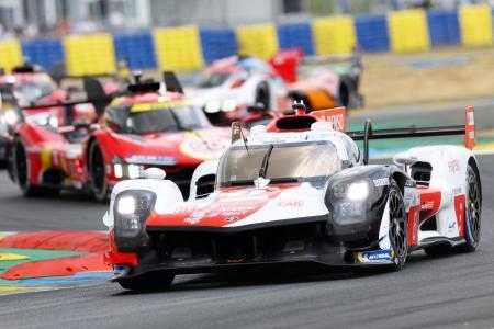 　自動車耐久レースのルマン２４時間で走行するトヨタ８号車＝ルマン（ゲッティ＝共同）