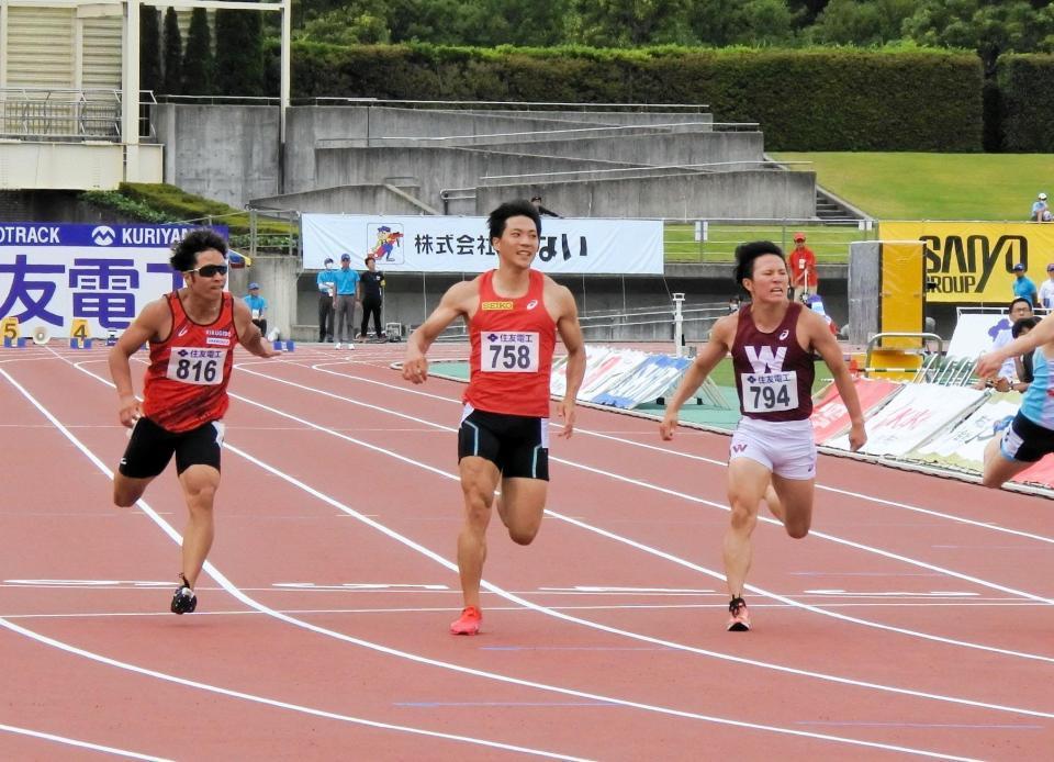 　Ｂ決勝で１着になった山縣亮太（中央）