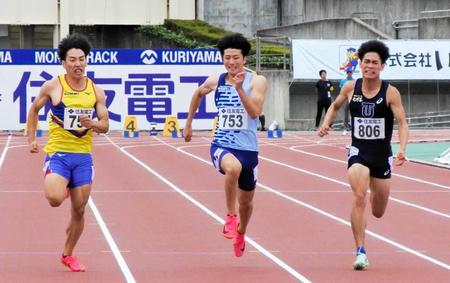 　男子１００メートル決勝で２位に入った多田修平（中央）