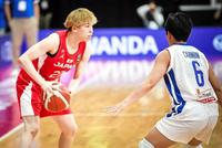 　攻める林咲希©ＦＩＢＡ