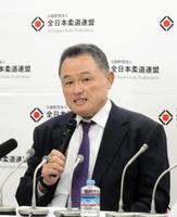 　全柔連会長から退任し、会見した山下泰裕氏