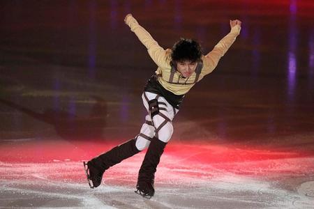 　アイスショー「ドリーム・オン・アイス」で演技する三浦佳生