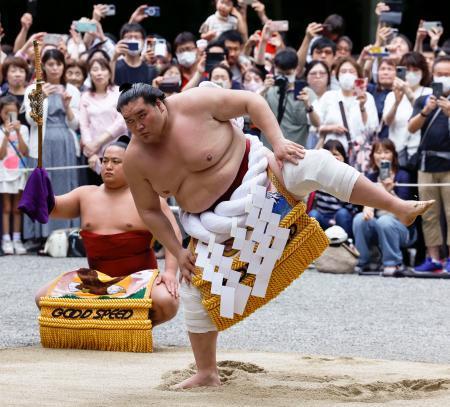 照ノ富士が奉納土俵入り　熱田神宮、４年ぶり実施