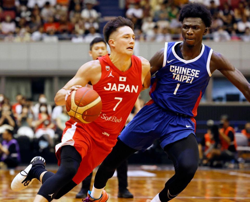 　第３クオーター、ドリブルで攻め込むテーブス