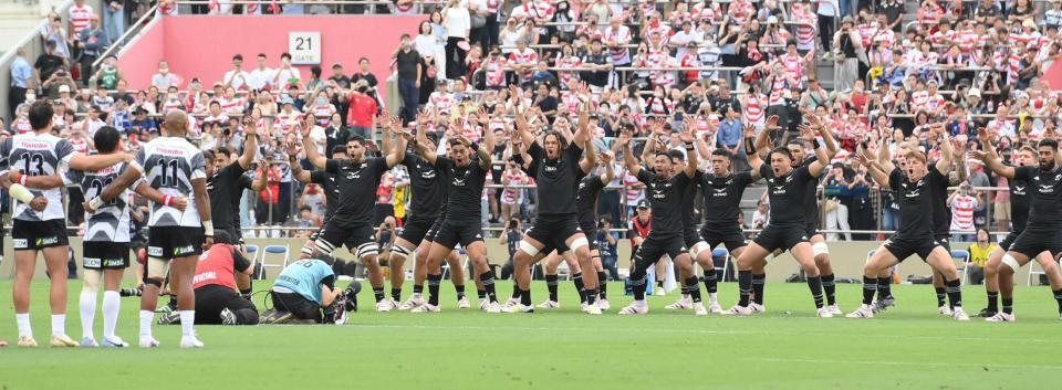 　試合前、ハカを披露するオールブラックスＸＶ