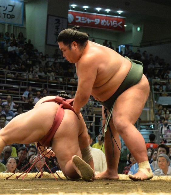 錦木が大栄翔撃破で無傷の４連勝！照ノ富士、大関とり２関脇を連破で混とん名古屋場所の主役に　途中出場の新大関霧島は白星発進