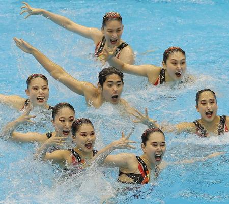 　チームＡＲ予選で演技する佐藤陽太郎ら日本