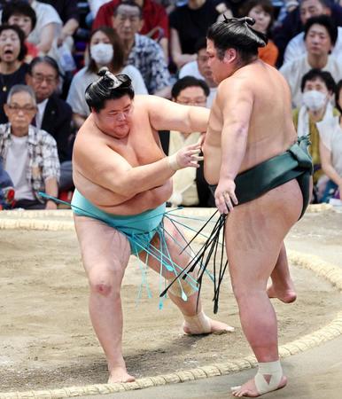 錦木が敗れ全勝消える　大関とり３関脇は３人とも白星　豊昇龍は朝乃山を豪快上手投げで下す　新大関霧島は御嶽海に苦杯