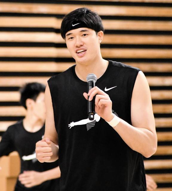 NBAから合流の渡辺雄太、W杯全敗なら代表引退も覚悟「今回は懸けている」特注の日の丸シューズも披露「責任果たさないと」