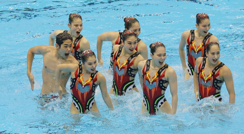 　チームＡＲ予選で演技する佐藤陽太郎ら日本