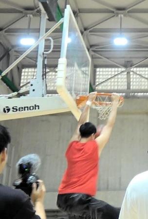 　クリニックでダンクを披露した渡辺雄太